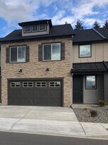 13215 NE 62nd Ave in Vancouver, WA - Building Photo