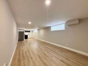 95 Cardinal Dr in Hamilton, ON - Building Photo - Building Photo