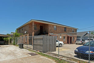 1318 S Meadow St in Metairie, LA - Building Photo