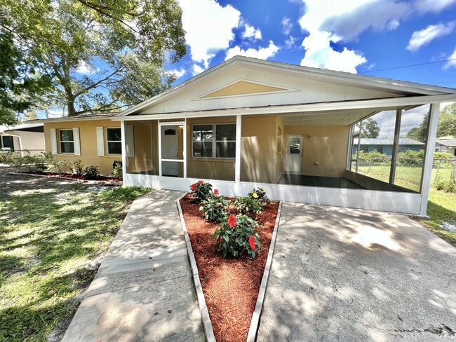 1120 NE 24th Terrace in Gainesville, FL - Building Photo - Building Photo