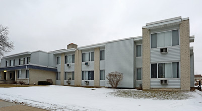 Randall Arms Apartments in Janesville, WI - Building Photo - Building Photo