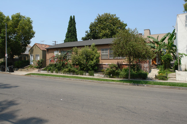 407 S Coronado St in Los Angeles, CA - Foto de edificio - Building Photo