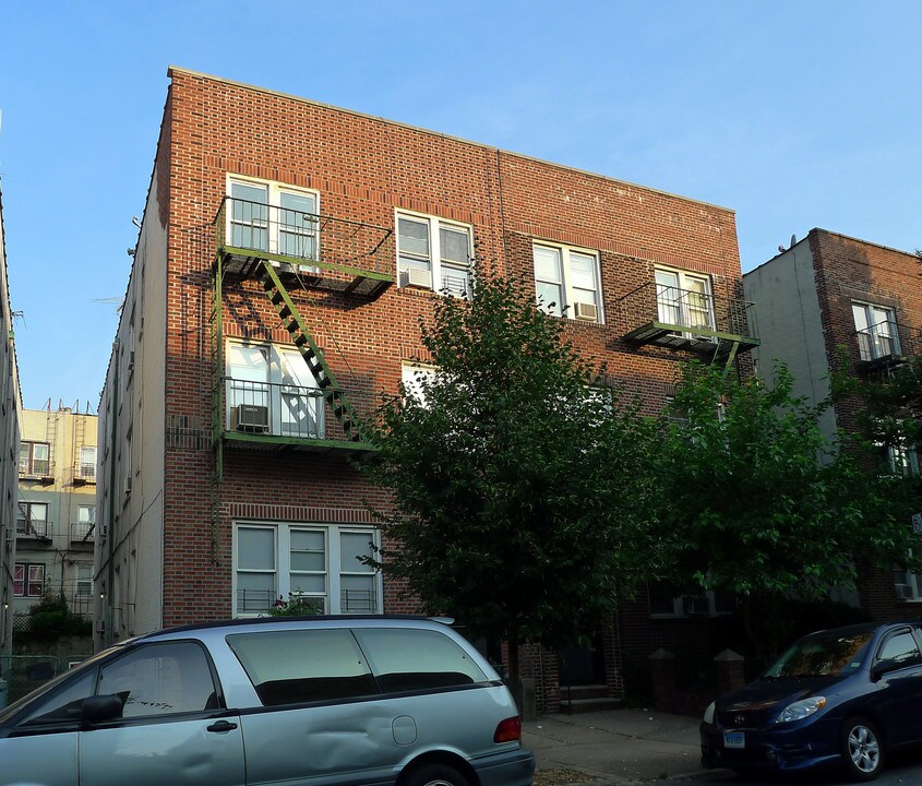47-30 44th St in Flushing, NY - Foto de edificio