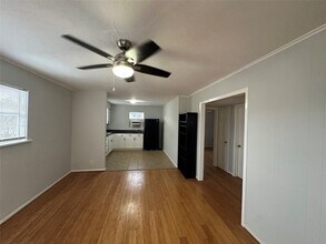 4911 Delano St, Unit 2 in Houston, TX - Foto de edificio - Building Photo