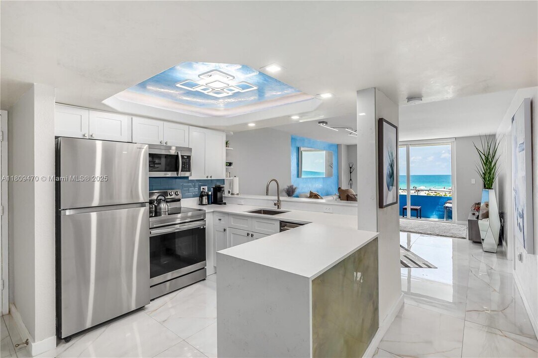 465 Ocean Dr in Miami Beach, FL - Building Photo