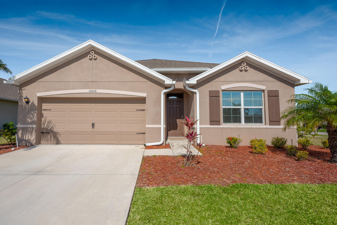 10652 SW Prato Wy in Port St. Lucie, FL - Building Photo