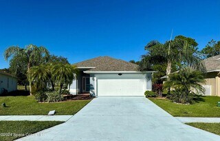 2461 Stratford Pointe Dr in West Melbourne, FL - Building Photo