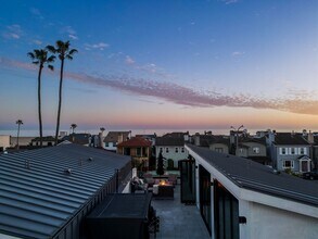 504 W Balboa Blvd in Newport Beach, CA - Building Photo - Building Photo