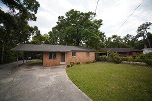 1329 Blossom Cir in Tallahassee, FL - Building Photo