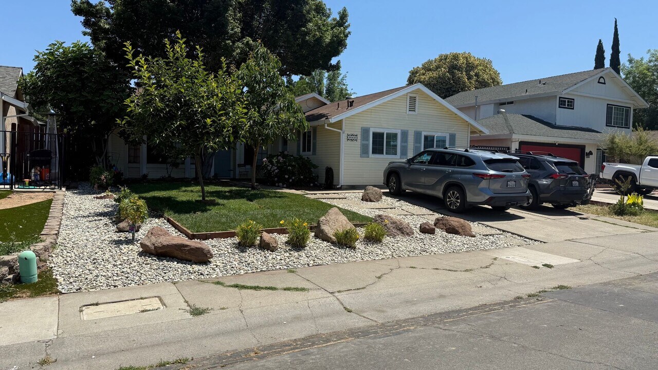 2940 Candido Dr in Sacramento, CA - Building Photo