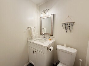 1224 S Saltair Ave, Unit 4 in Los Angeles, CA - Foto de edificio - Building Photo