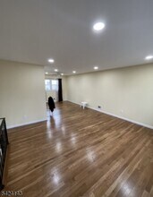 337 Jamestown Rd in Bridgewater, NJ - Building Photo - Building Photo