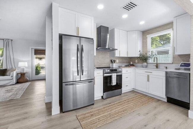 512 49th St in West Palm Beach, FL - Building Photo - Building Photo