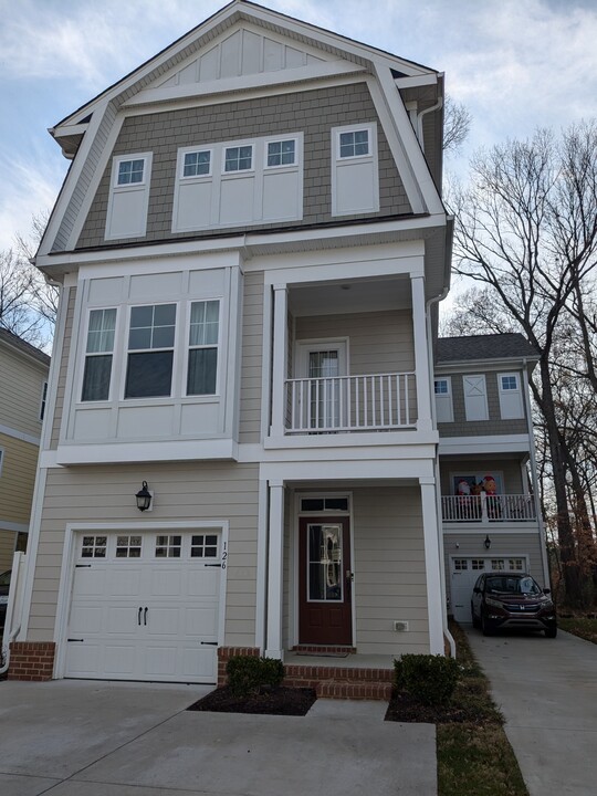 126 Mizzen Quarter Loop in Tabb, VA - Building Photo