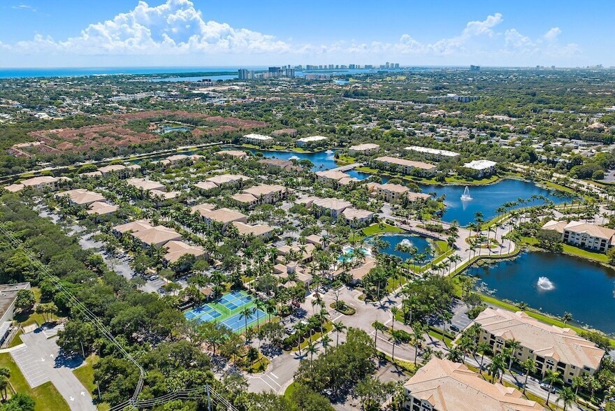 3019 Alcazar Pl, Unit 205 in Palm Beach Gardens, FL - Building Photo