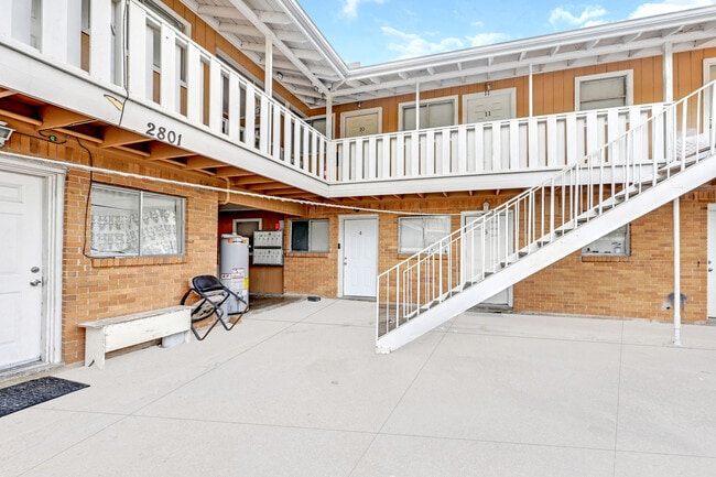 2801 Carrolton St, Unit 12 in Houston, TX - Building Photo - Building Photo
