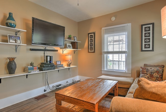 433 W Poplar St in Johnson City, TN - Building Photo - Building Photo