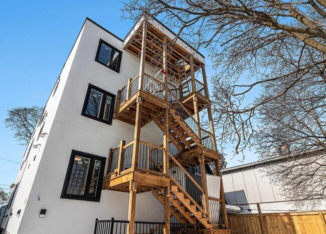 61 Pinehurst Ave in Ottawa, ON - Building Photo - Building Photo