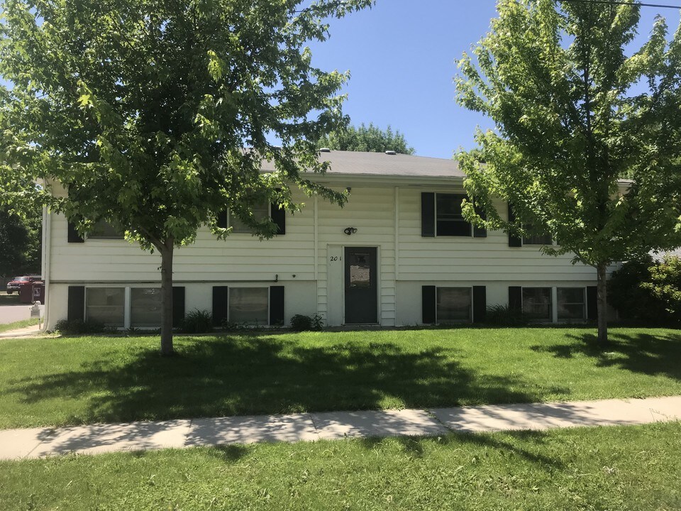 201 Columbia St, Unit 4HarrisburgApartments in Harrisburg, SD - Foto de edificio