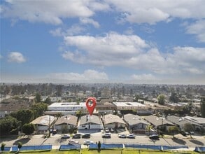 13010 Hartland St in Los Angeles, CA - Foto de edificio - Building Photo