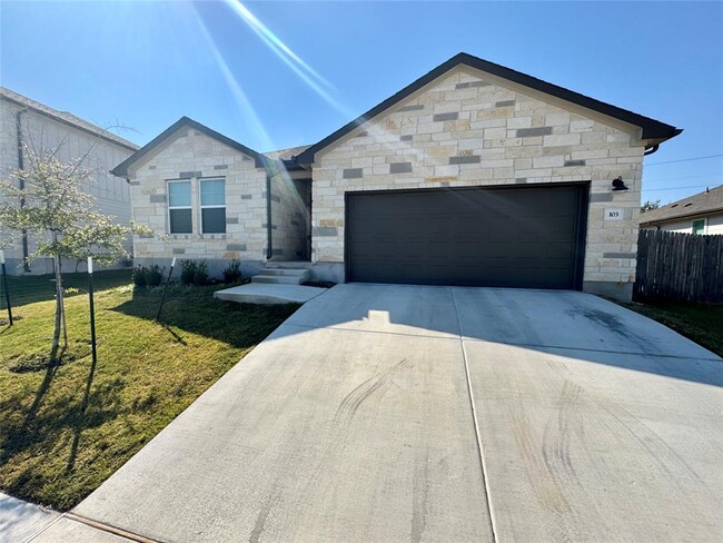 103 Fairmeadow Downs Dr in Hutto, TX - Foto de edificio - Building Photo