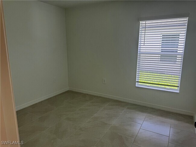 17616 Paradiso Wy