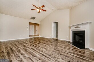 7050 Duncan Walk in Mcdonough, GA - Building Photo - Building Photo