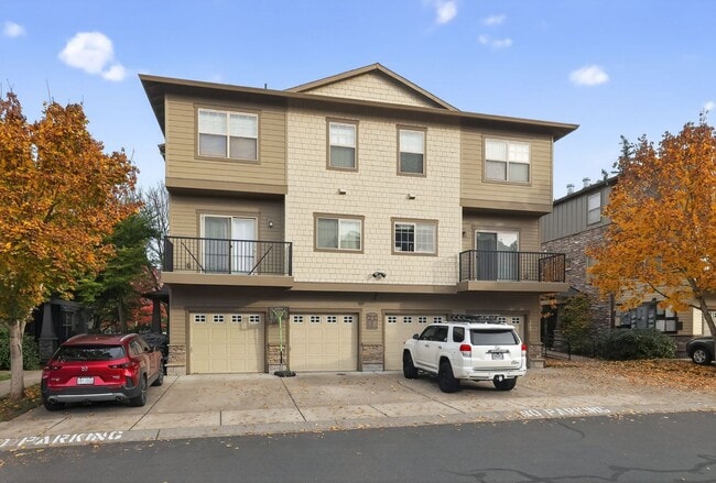 7993 NE Rockne Way in Hillsboro, OR - Building Photo - Building Photo