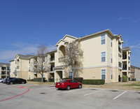 Gateway Park Apartments in Arlington, TX - Building Photo - Building Photo