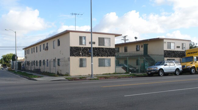 8202 Main St in Los Angeles, CA - Foto de edificio - Building Photo