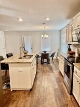 211 Baycliff Dr in Crestview, FL - Building Photo - Building Photo