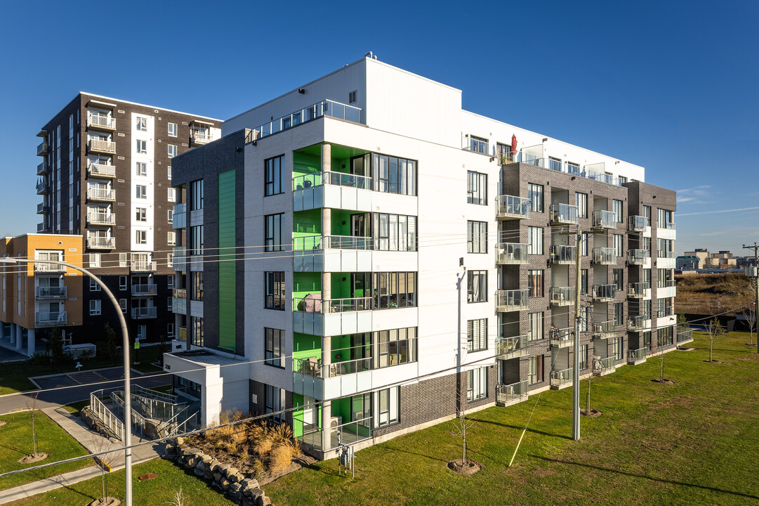 Quartier 440 in Laval, QC - Building Photo