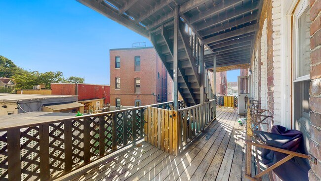 4 Mark St, Unit 2