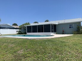 465 Sundoro Ct in Merritt Island, FL - Building Photo