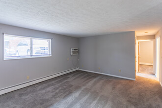 Woodhill Apartments in Crescent Springs, KY - Building Photo - Interior Photo