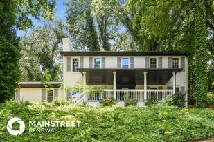 2730 Cedarbrook Dr in Marietta, GA - Building Photo