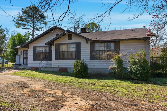 property at 3332 Walnut Ave SW