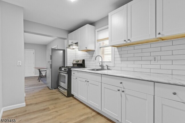 93 Front St-Unit -3 in Paterson, NJ - Building Photo - Building Photo