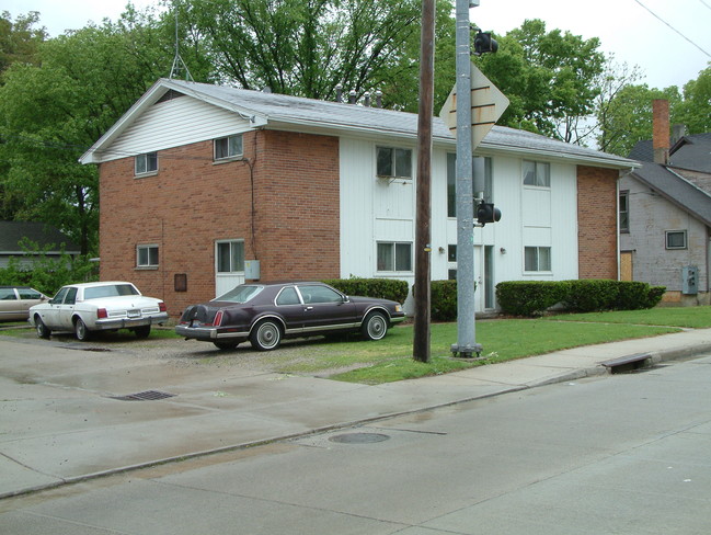 1131 Riverside Dr in Dayton, OH - Building Photo - Building Photo