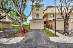 2060 Greenview Shores Blvd in Wellington, FL - Building Photo
