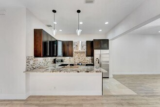 406 NW 25th Ave in Boynton Beach, FL - Foto de edificio - Building Photo