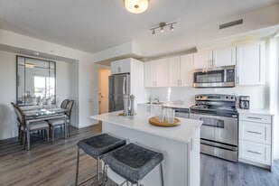 100 Bond Street East in Oshawa, ON - Building Photo