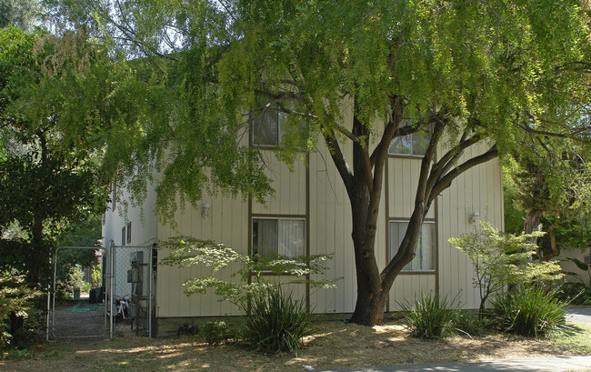 1631-1639 Estudillo St in Martinez, CA - Foto de edificio - Building Photo