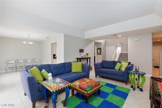 9836 Russett Wood Cir in Las Vegas, NV - Building Photo - Building Photo