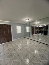54 Greenway E in Manhasset Hills, NY - Building Photo - Building Photo