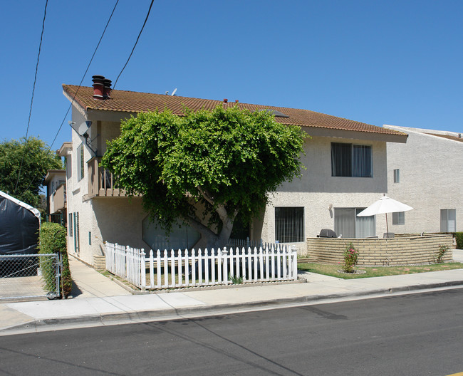 16781 Green St in Huntington Beach, CA - Building Photo - Building Photo