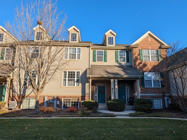 property at 653 N Hidden Prairie Ct