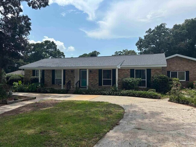 301 Teakwood Cir in Pensacola, FL - Building Photo - Building Photo