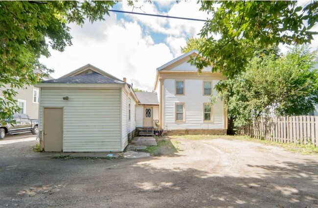 840 Jackson St in Oshkosh, WI - Foto de edificio - Building Photo