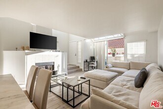4240 Lost Hills Rd in Calabasas, CA - Building Photo - Building Photo